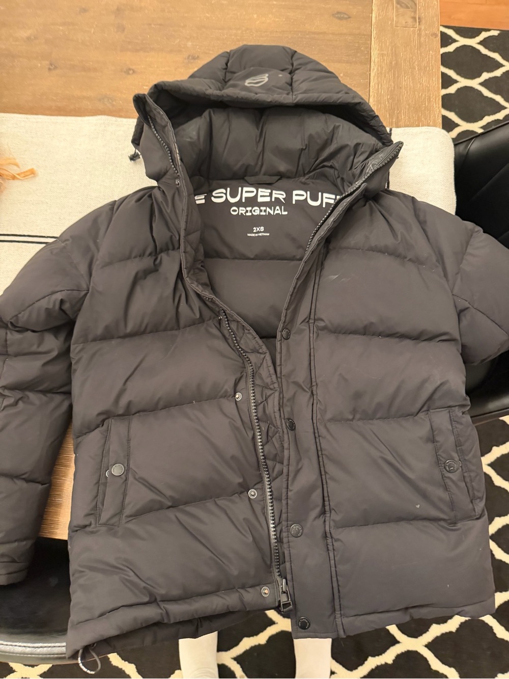 Original women’s Black Puffer Jacket aritzia the super puff